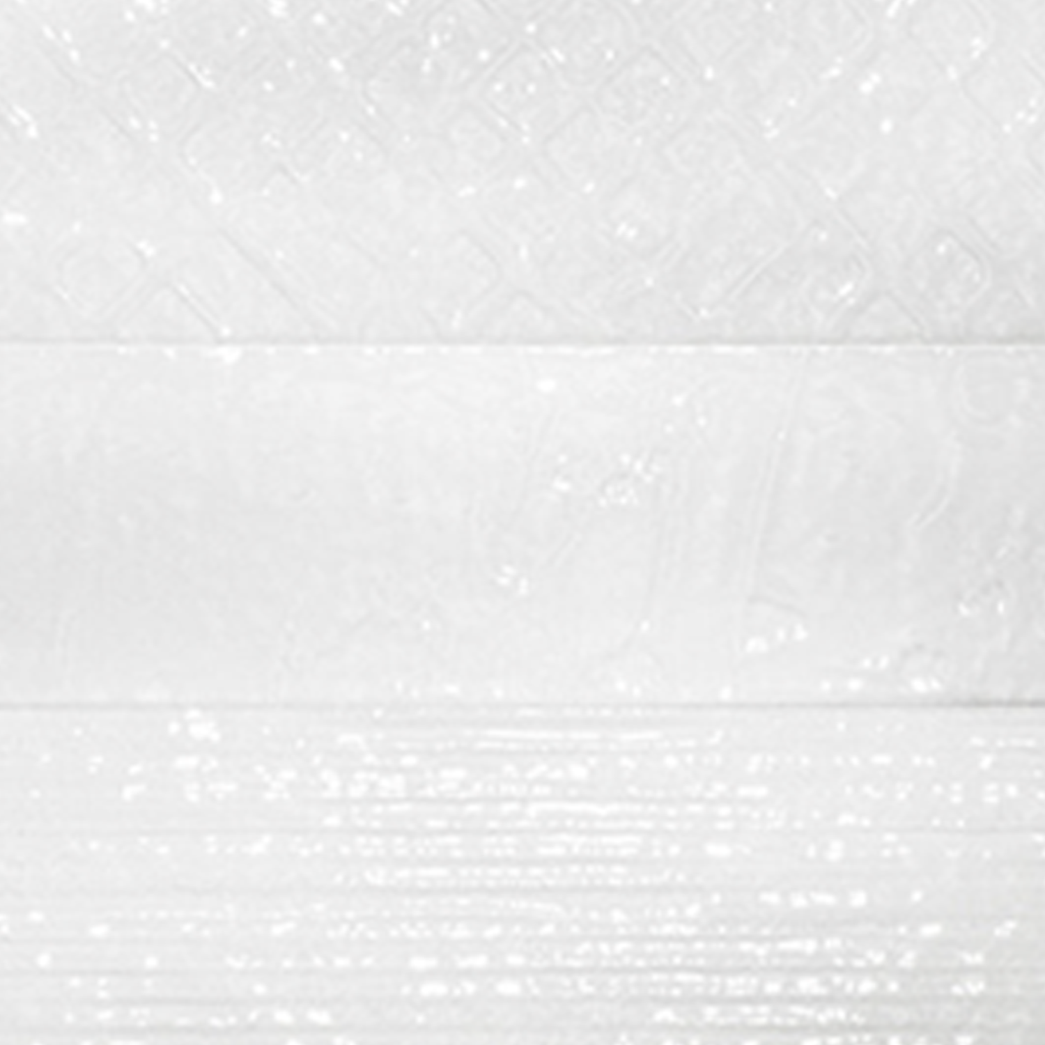 Close-up of Sfumature - Effetti Bianco, featuring a textured white surface with a diamond pattern on the upper section and horizontal lines on the lower section, reflecting light and creating a glossy appearance.